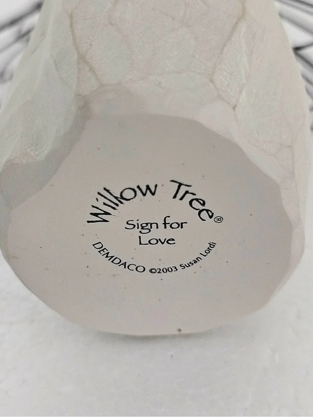 Susan Lordi Willow Tree Angel Figurine – 'Sign for Love'